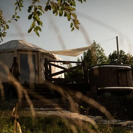 Jurty Z Widokiem, Prywatna Balia- Dzikolas Glamping Krasnobrod Exterior photo
