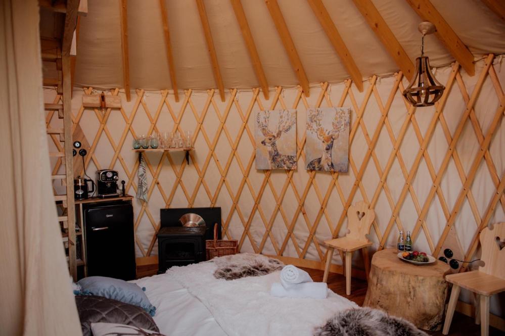 Jurty Z Widokiem, Prywatna Balia- Dzikolas Glamping *